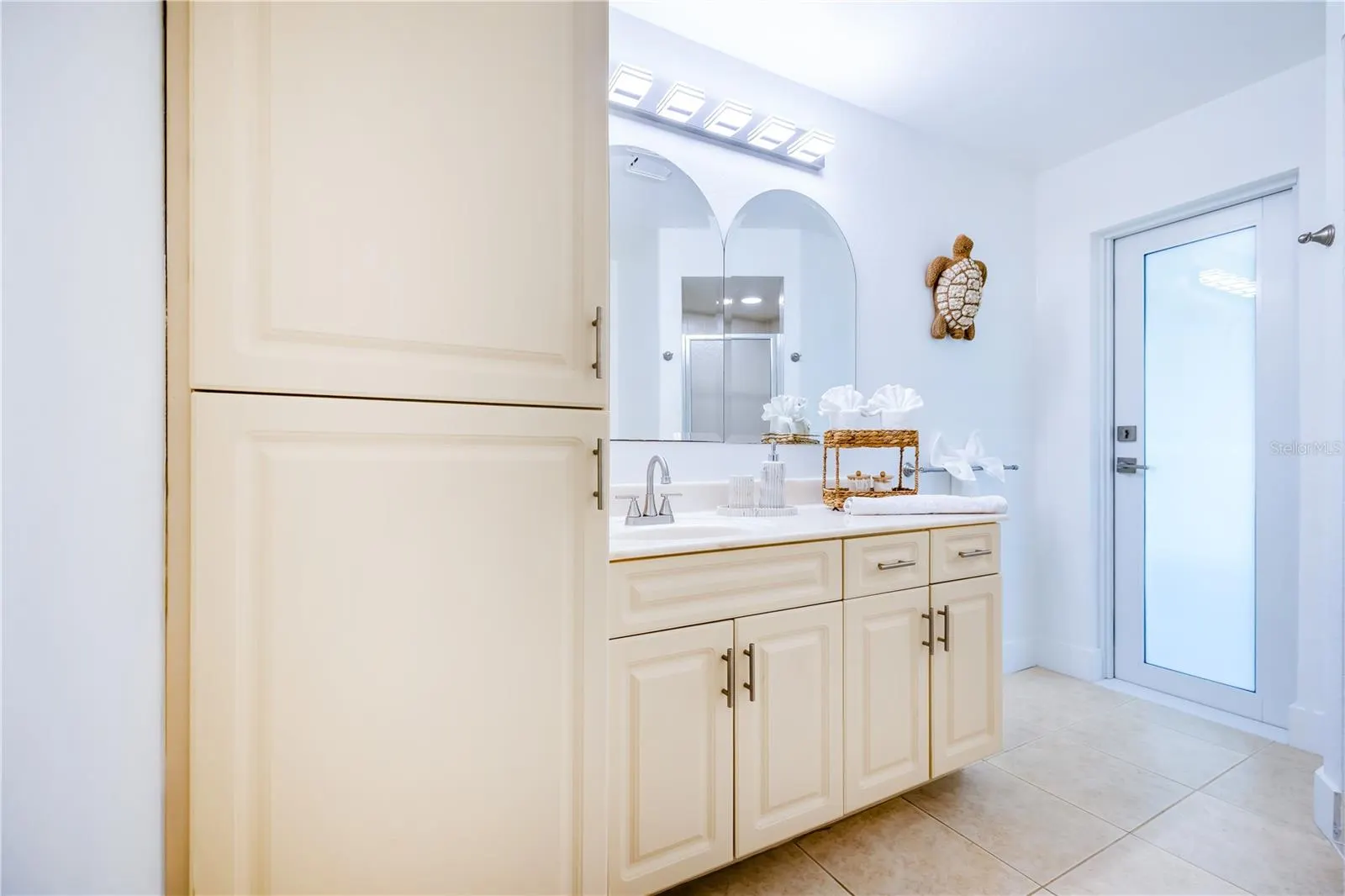 200 DOLPHIN PKWY