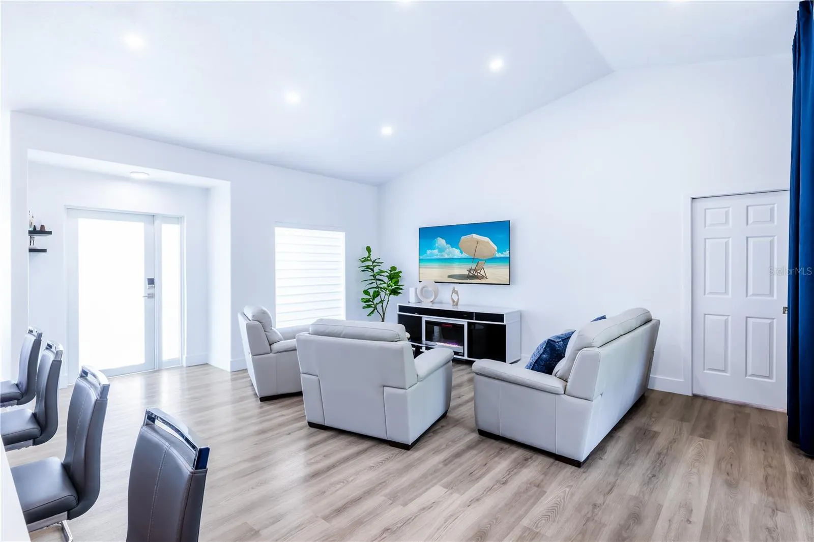 200 DOLPHIN PKWY
