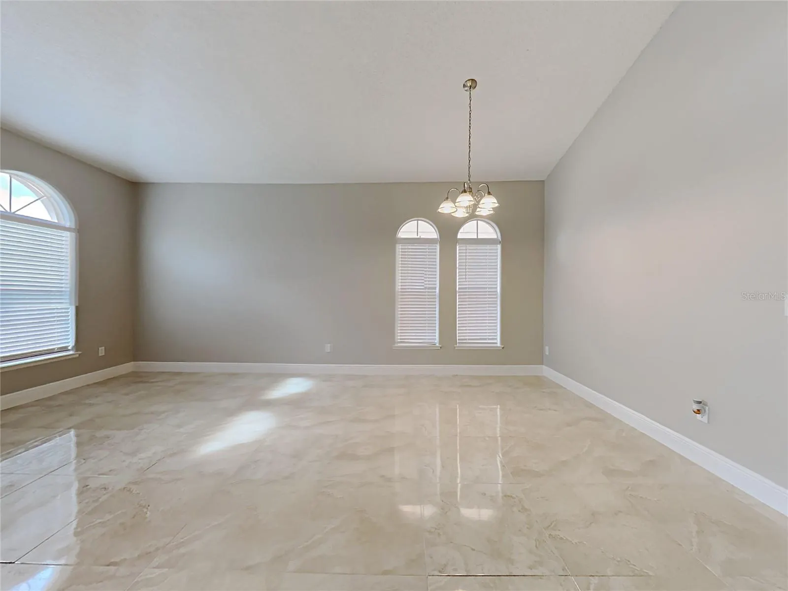 2053 CEDAR GARDEN DR