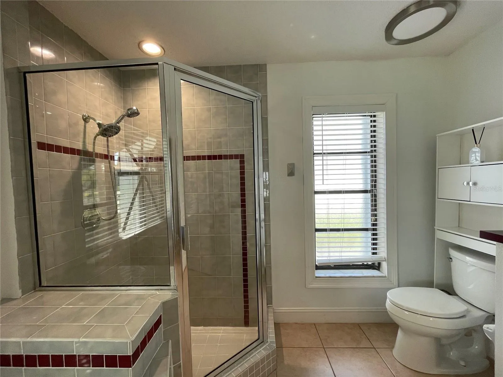 215 MARK TWAIN LN