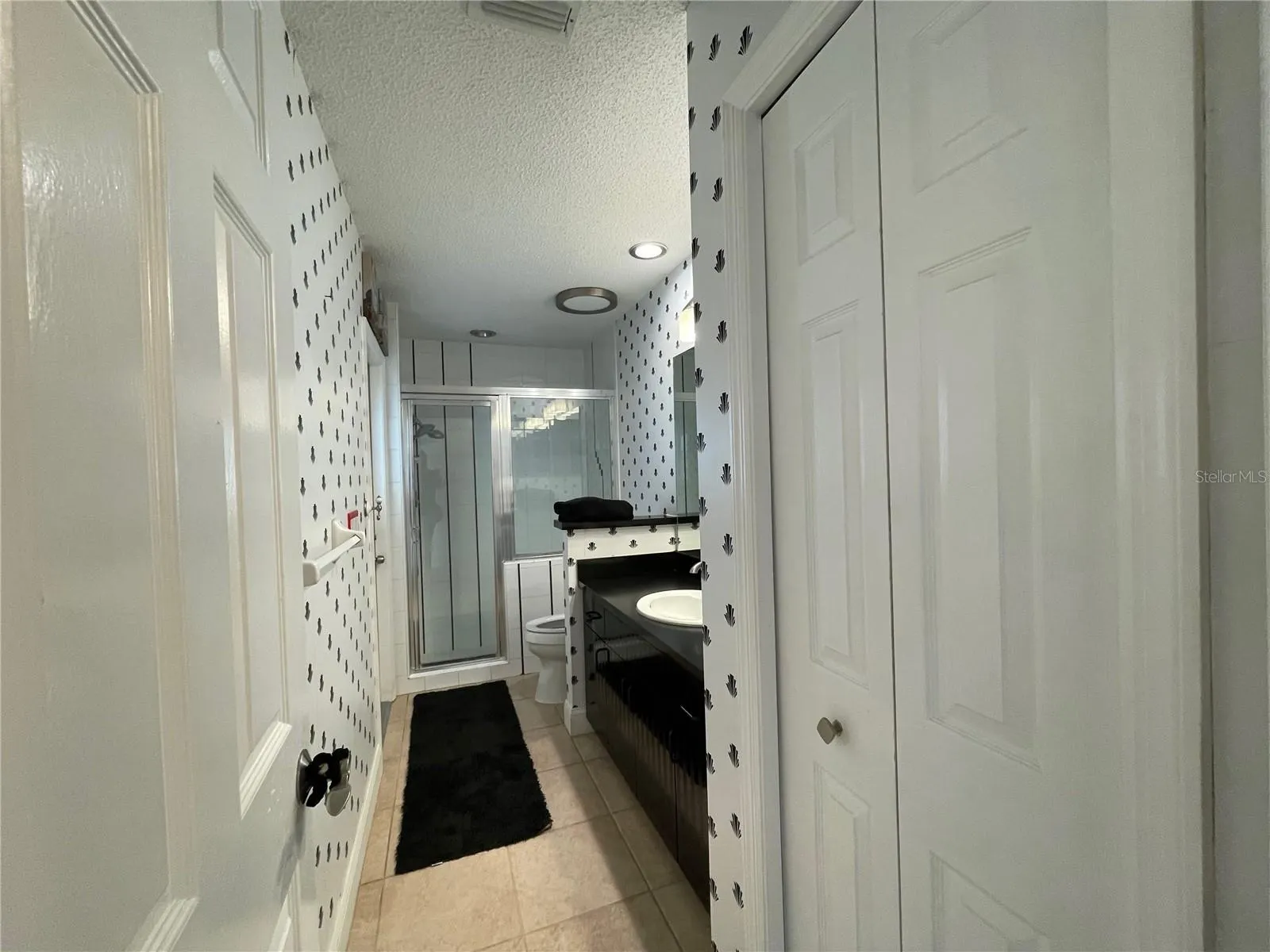 215 MARK TWAIN LN