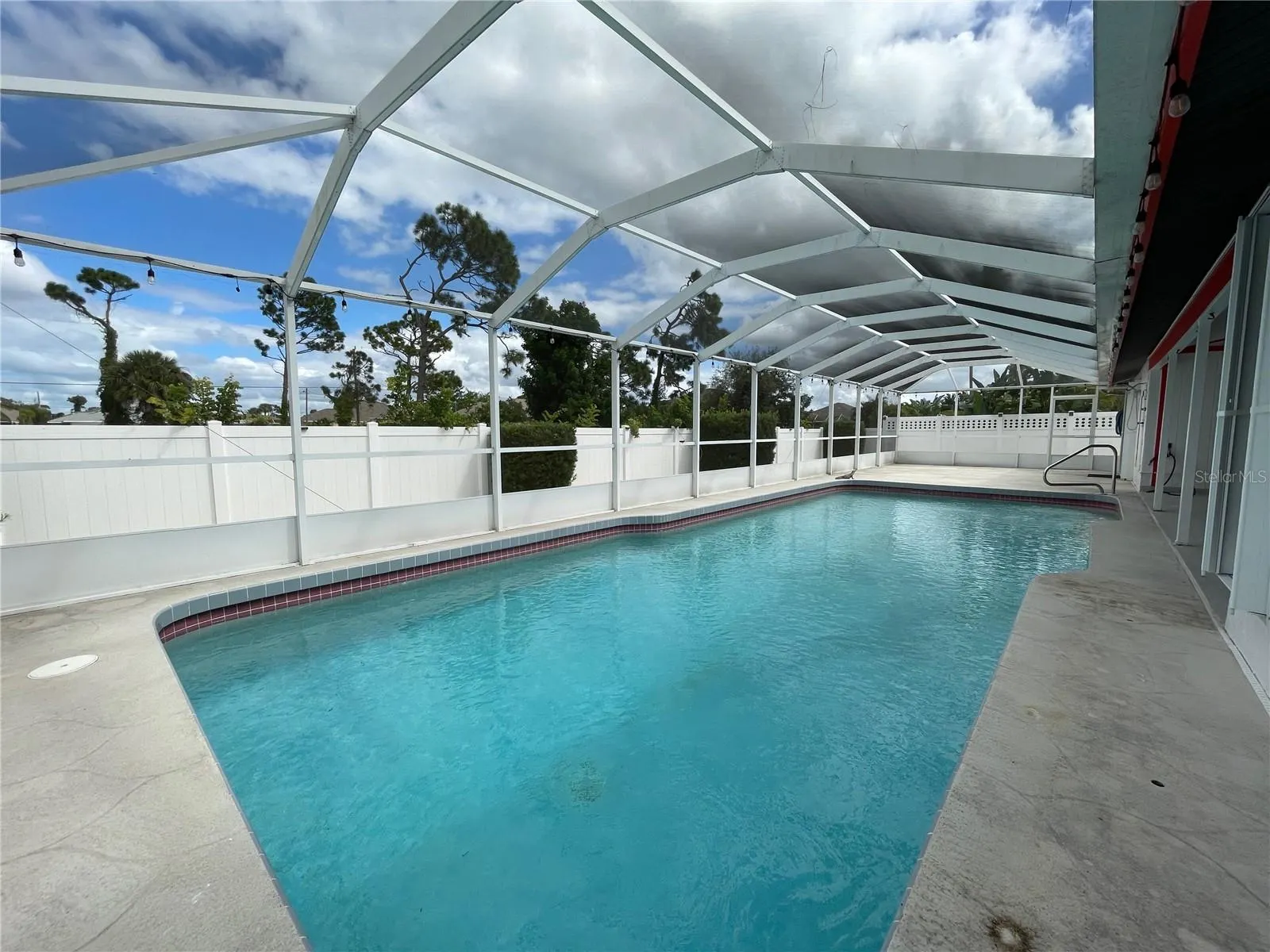 215 MARK TWAIN LN