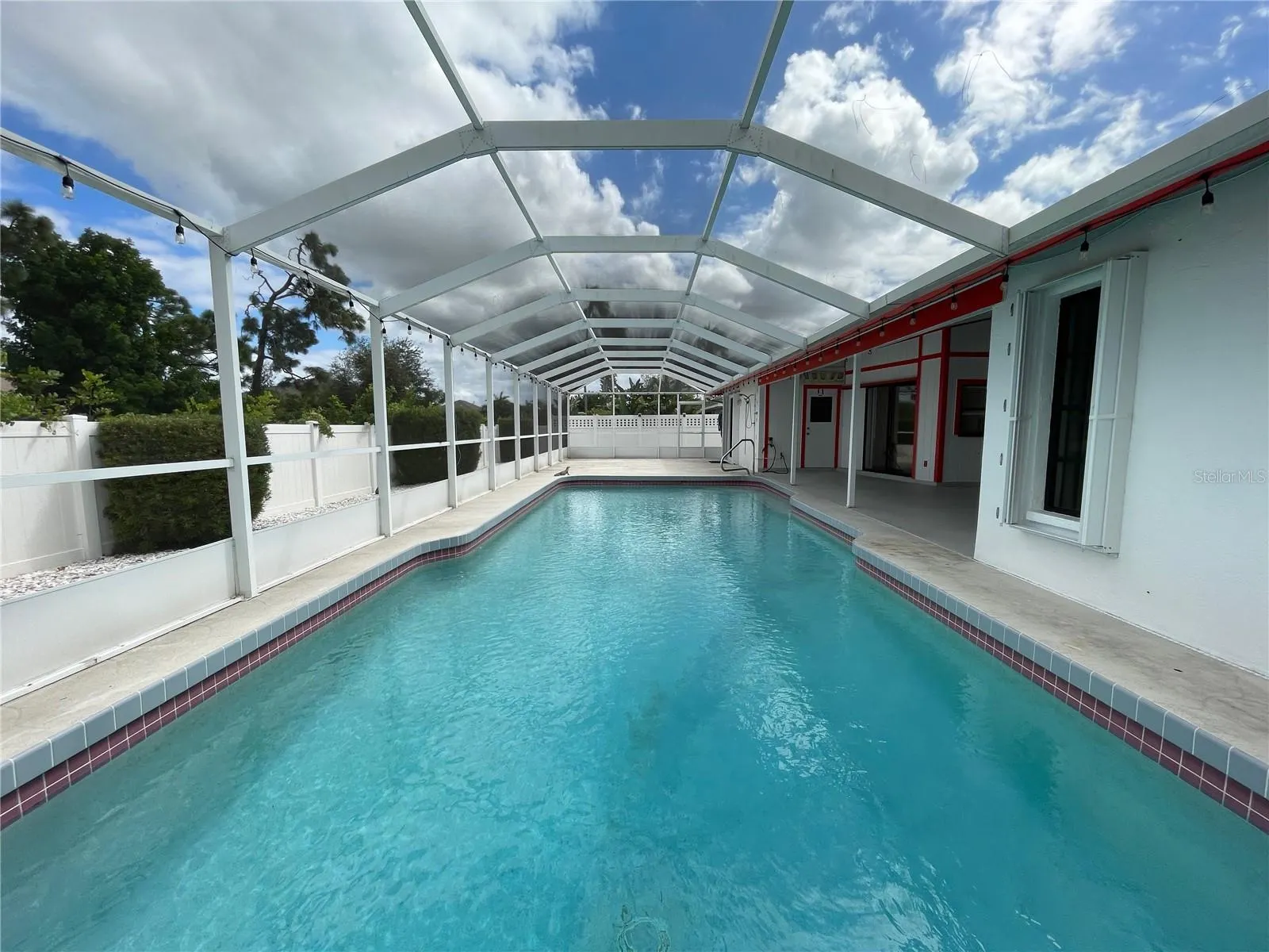 215 MARK TWAIN LN