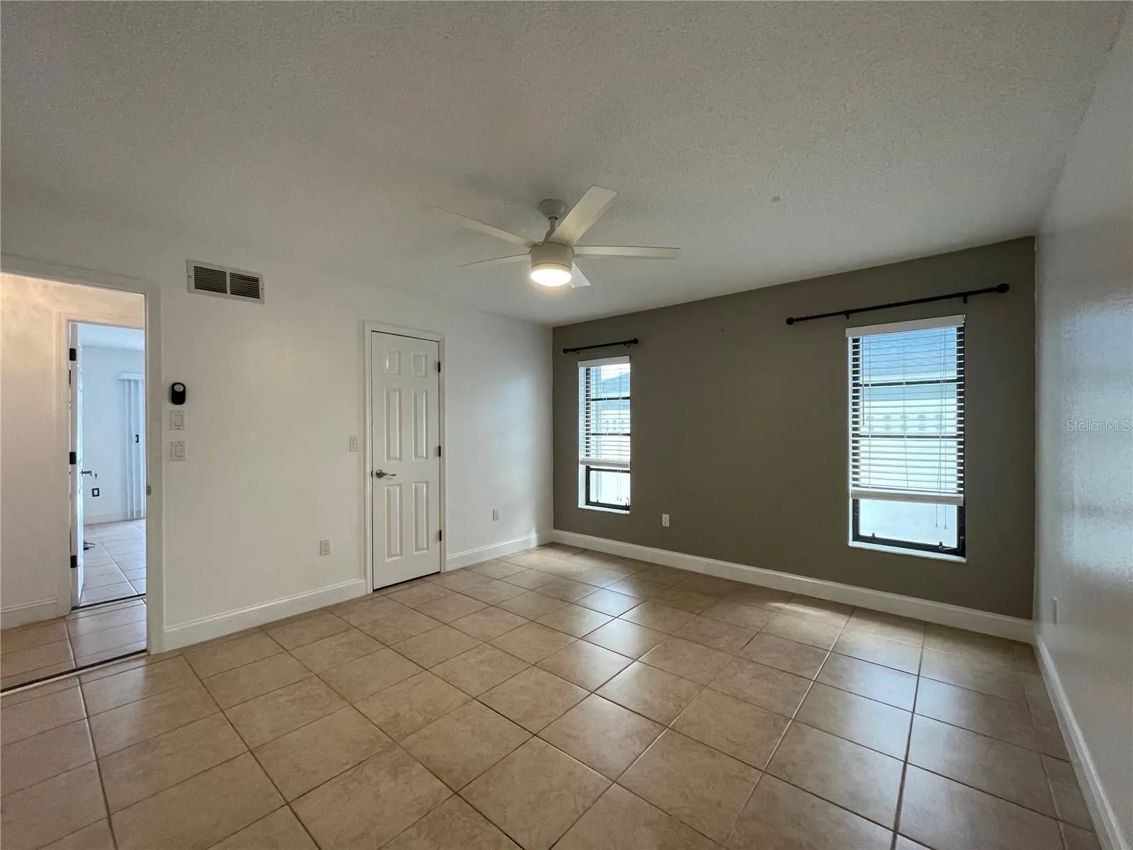 215 MARK TWAIN LN