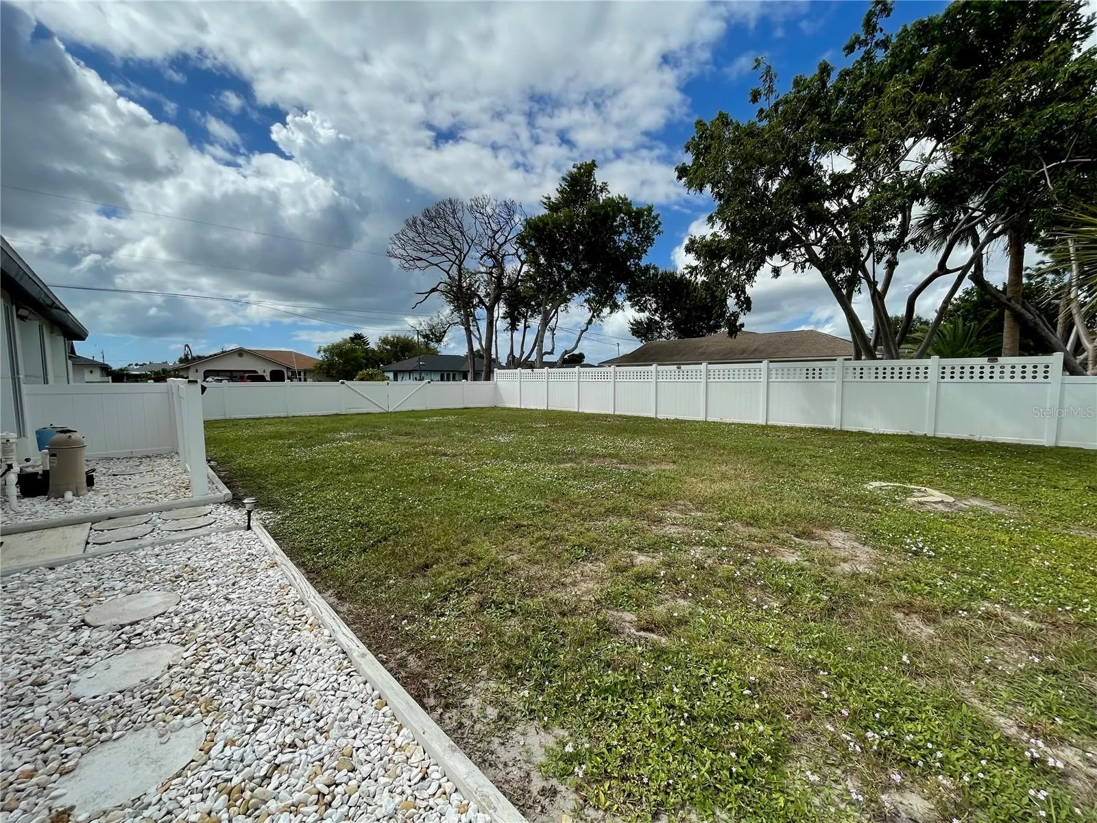 215 MARK TWAIN LN
