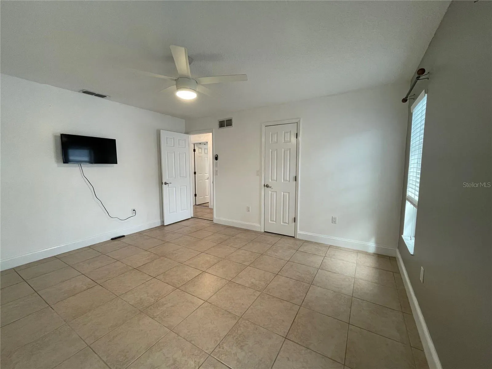 215 MARK TWAIN LN