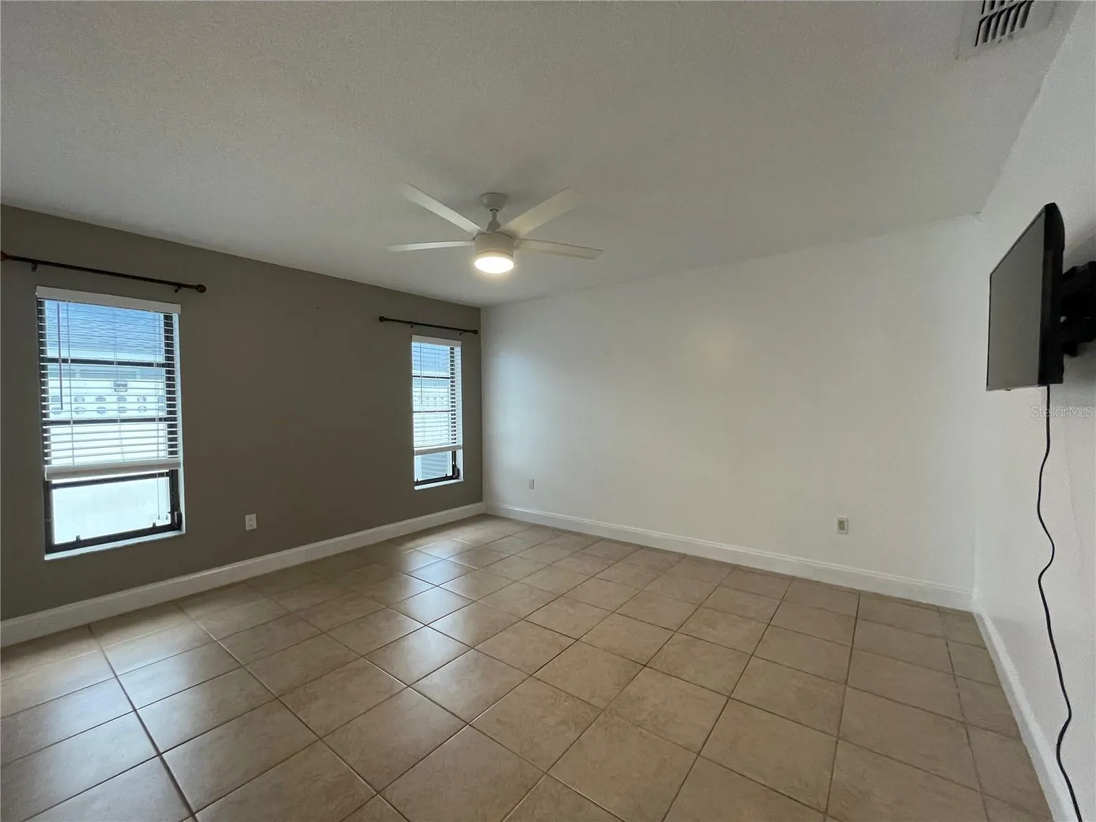 215 MARK TWAIN LN