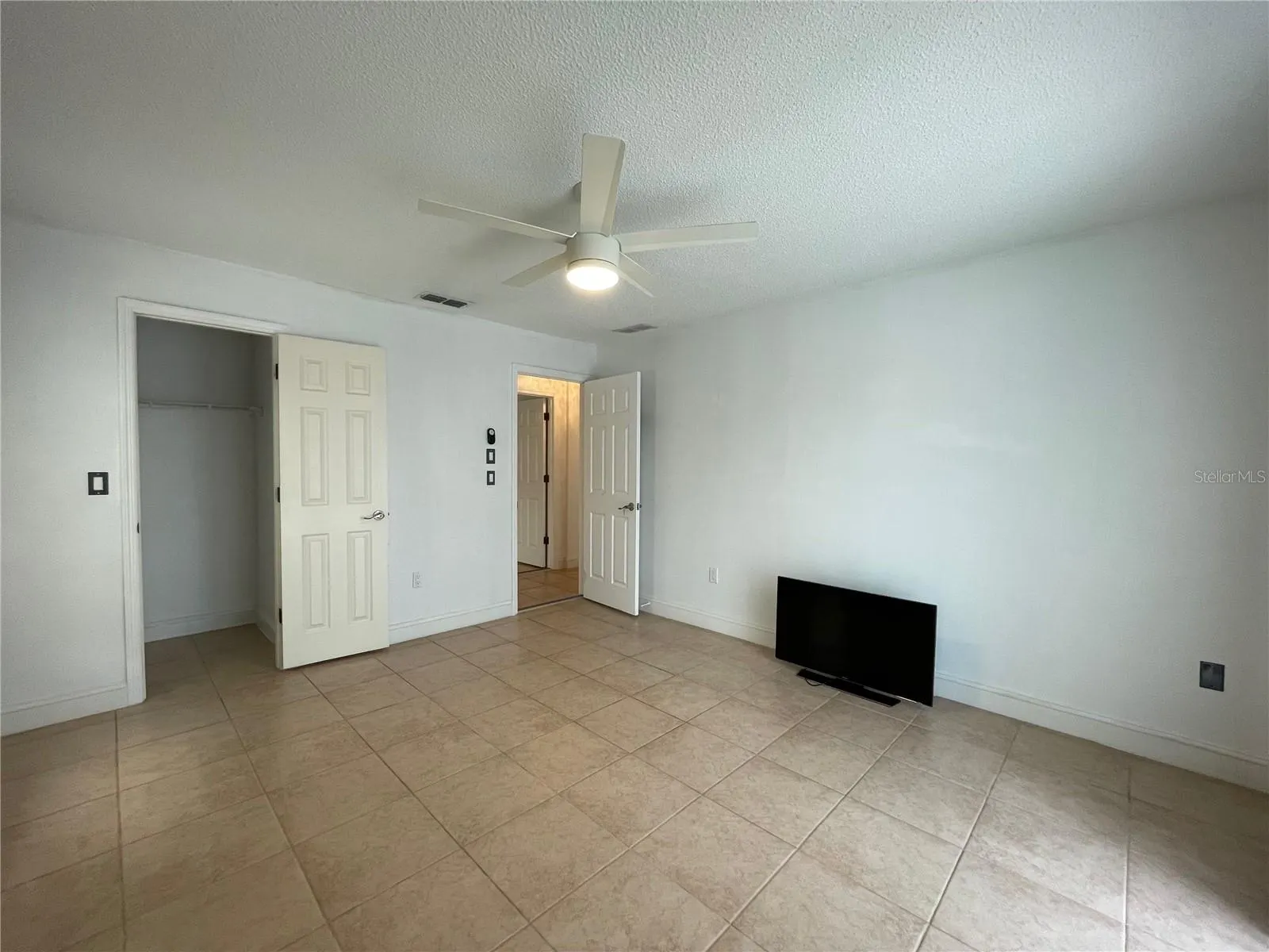 215 MARK TWAIN LN