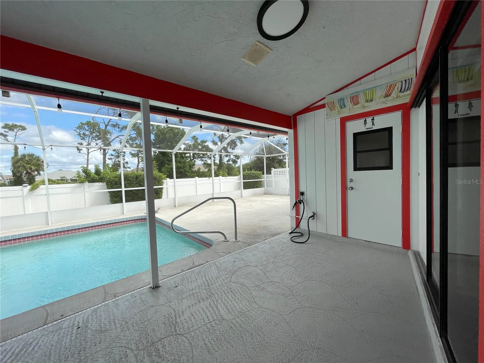215 MARK TWAIN LN