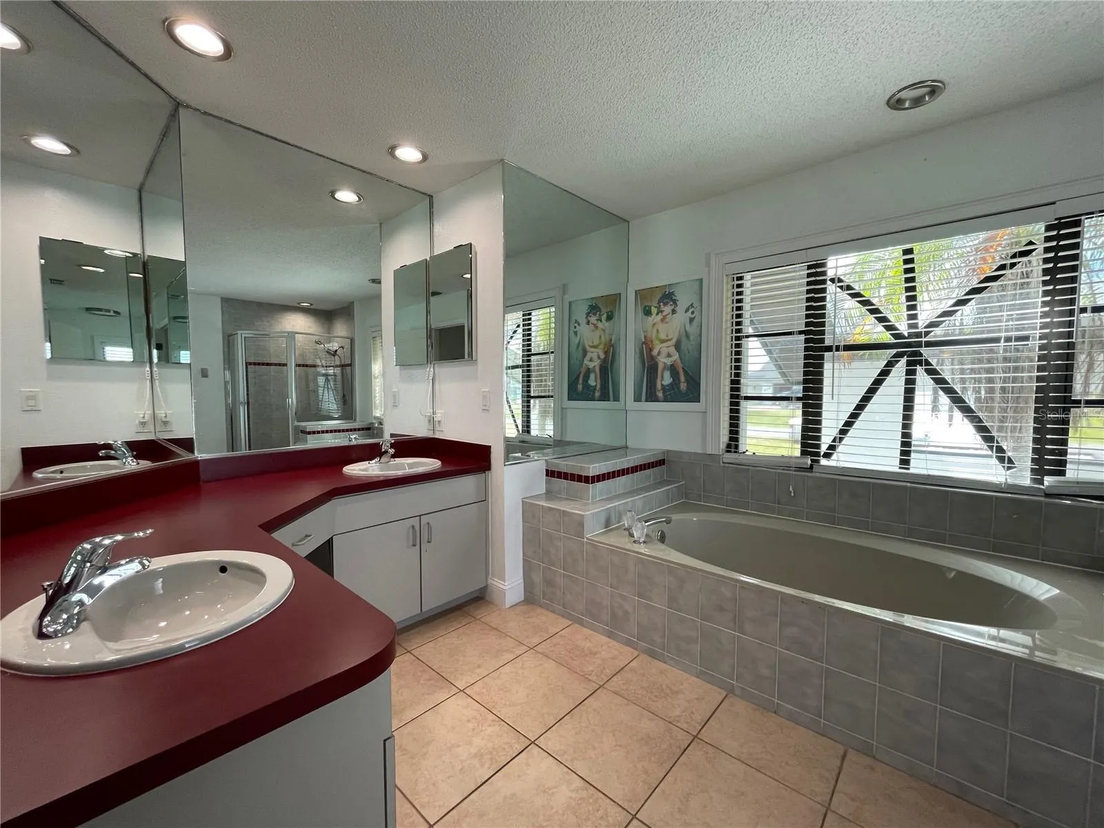 215 MARK TWAIN LN