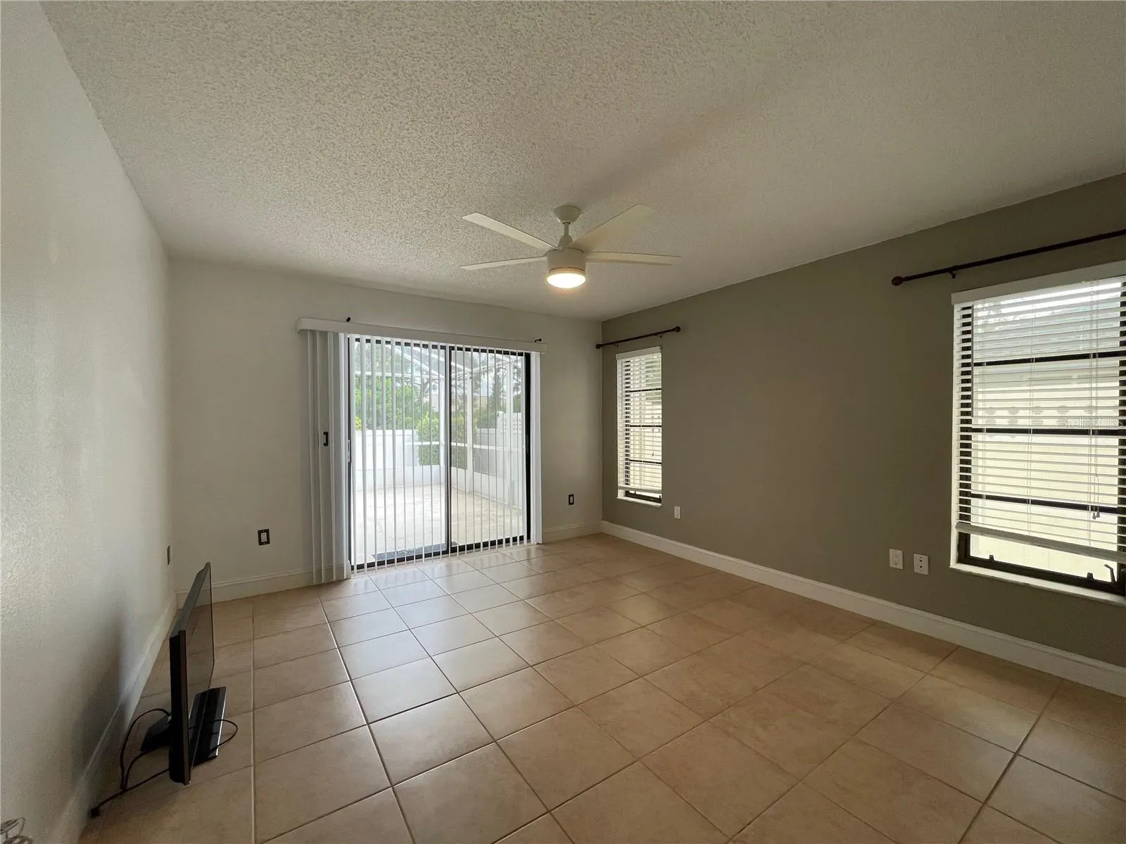 215 MARK TWAIN LN