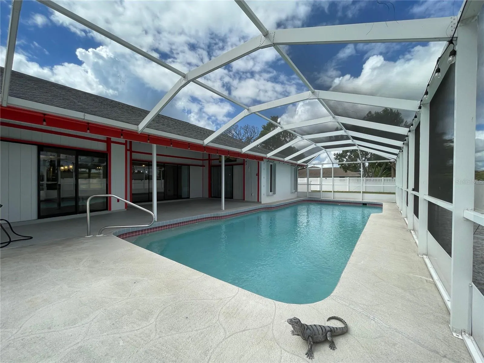 215 MARK TWAIN LN