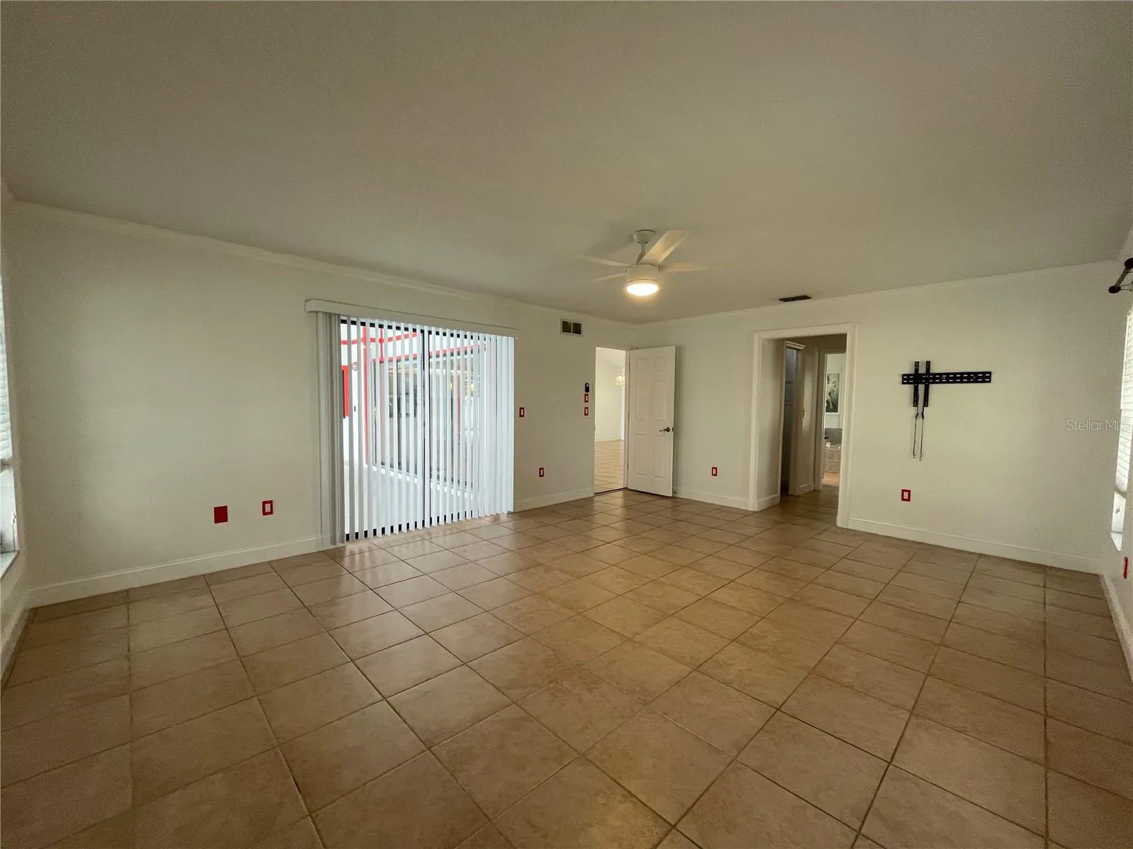 215 MARK TWAIN LN
