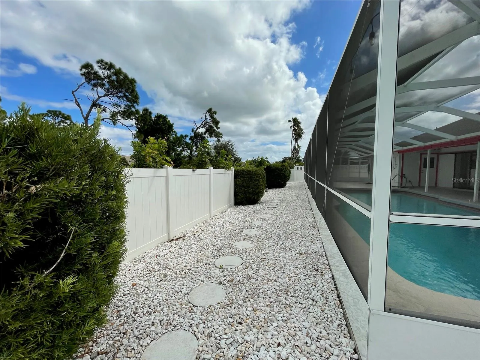 215 MARK TWAIN LN