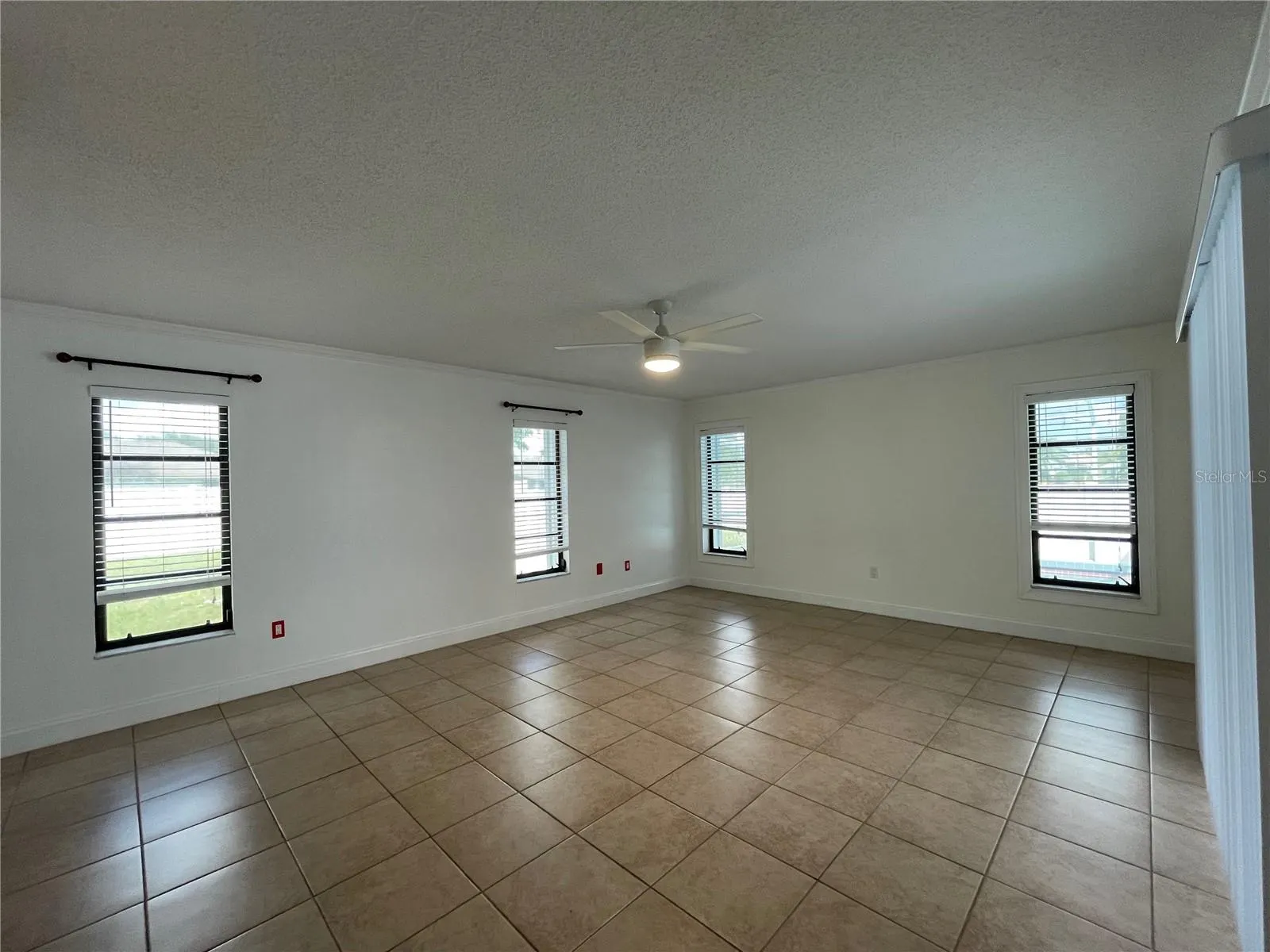 215 MARK TWAIN LN