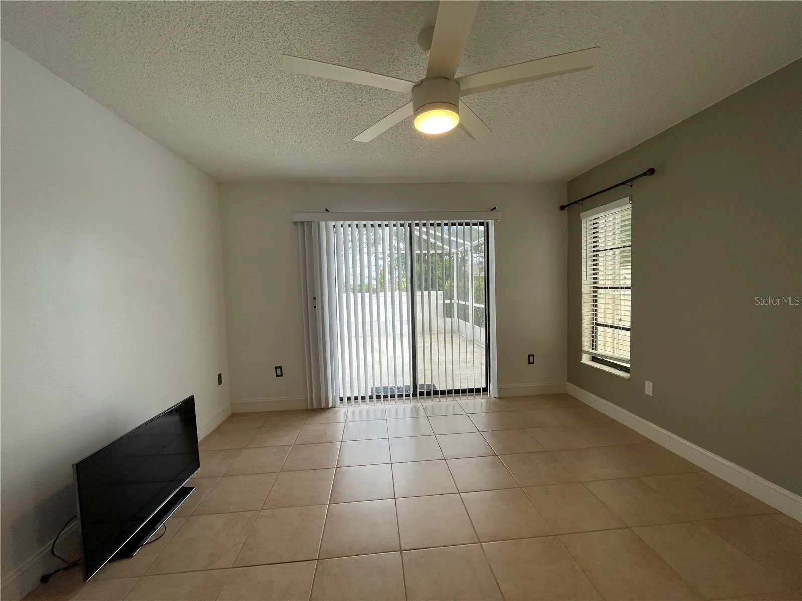 215 MARK TWAIN LN