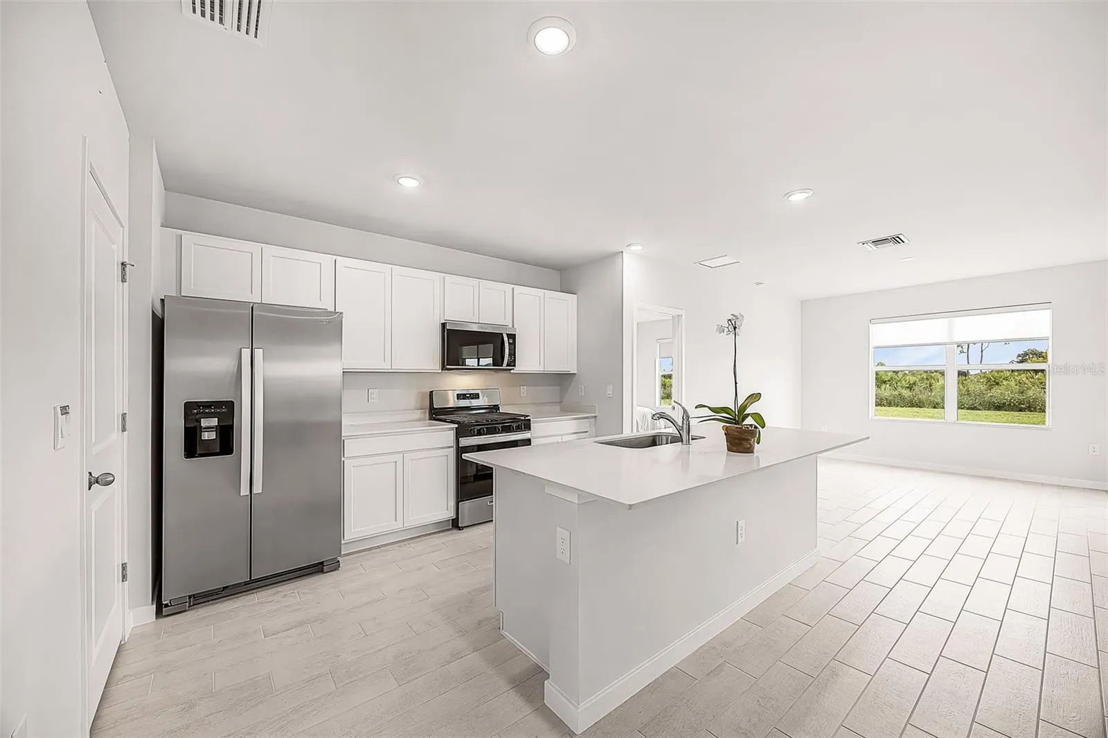 17892 SHADE TREE LOOP