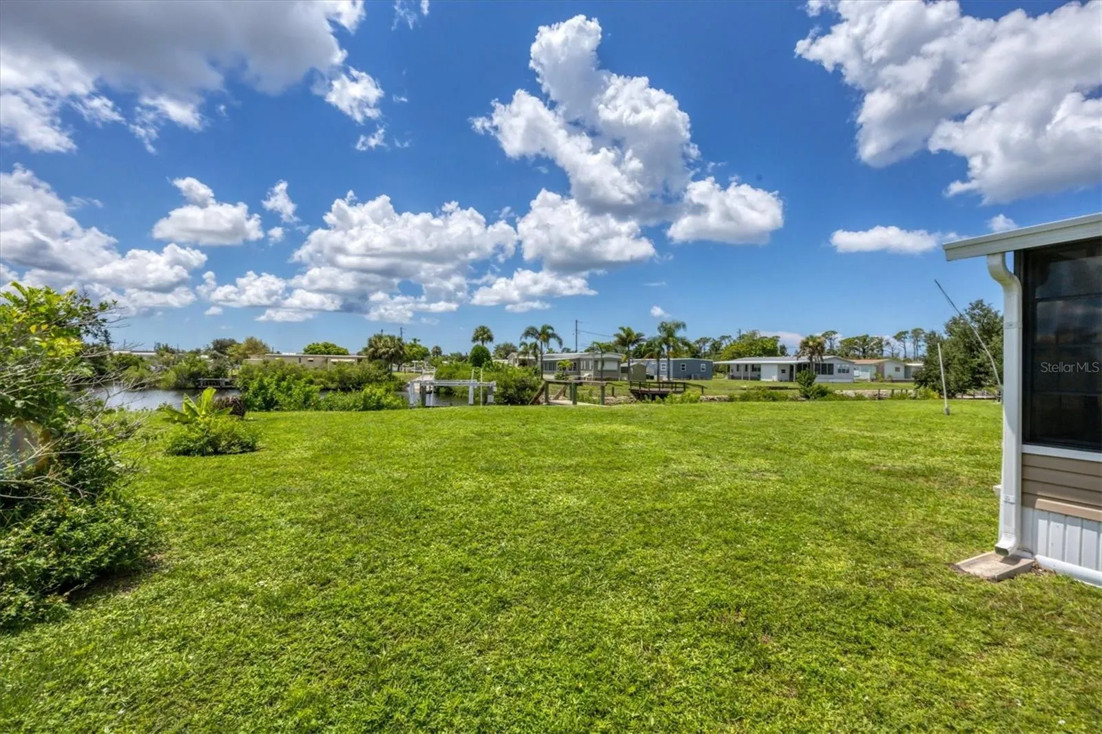 1200 SEAHORSE LN