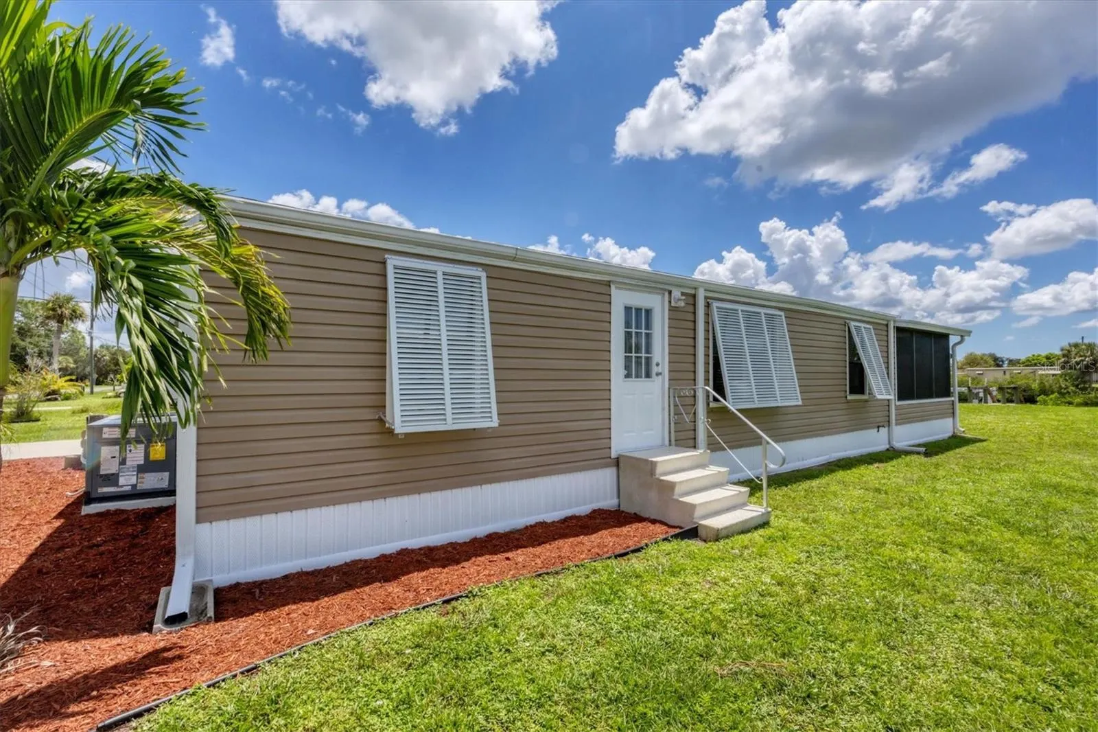 1200 SEAHORSE LN