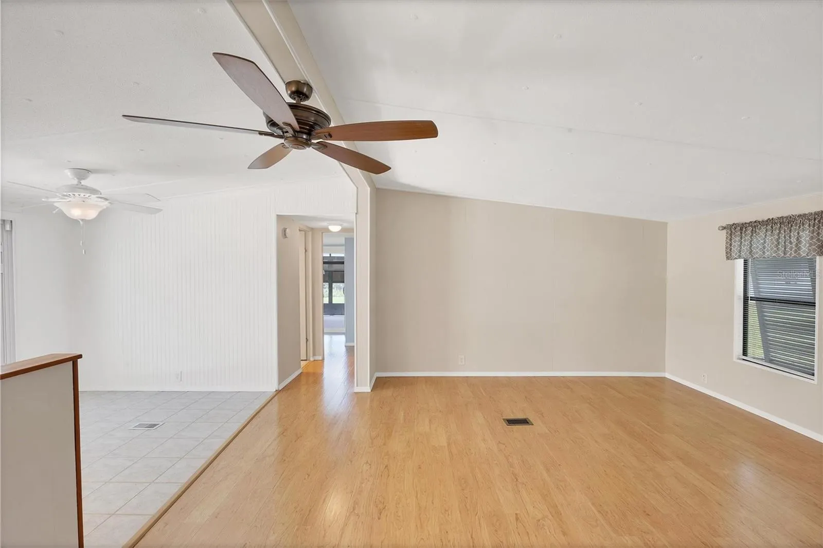 1200 SEAHORSE LN
