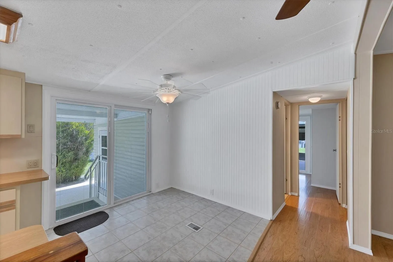 1200 SEAHORSE LN