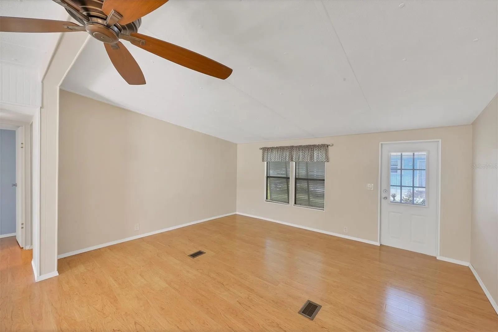 1200 SEAHORSE LN