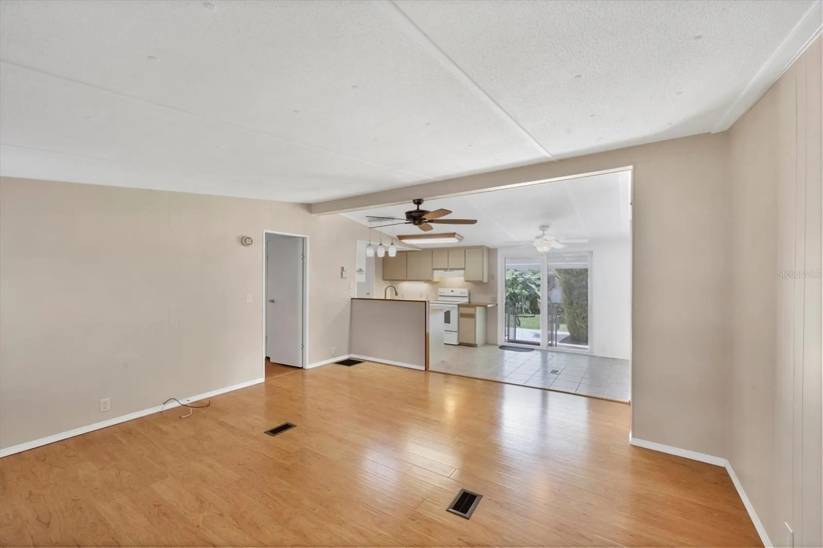 1200 SEAHORSE LN