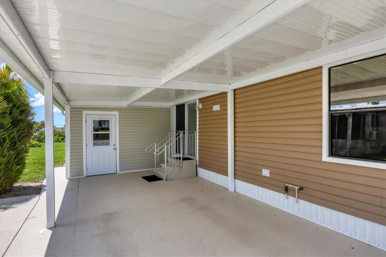 1200 SEAHORSE LN