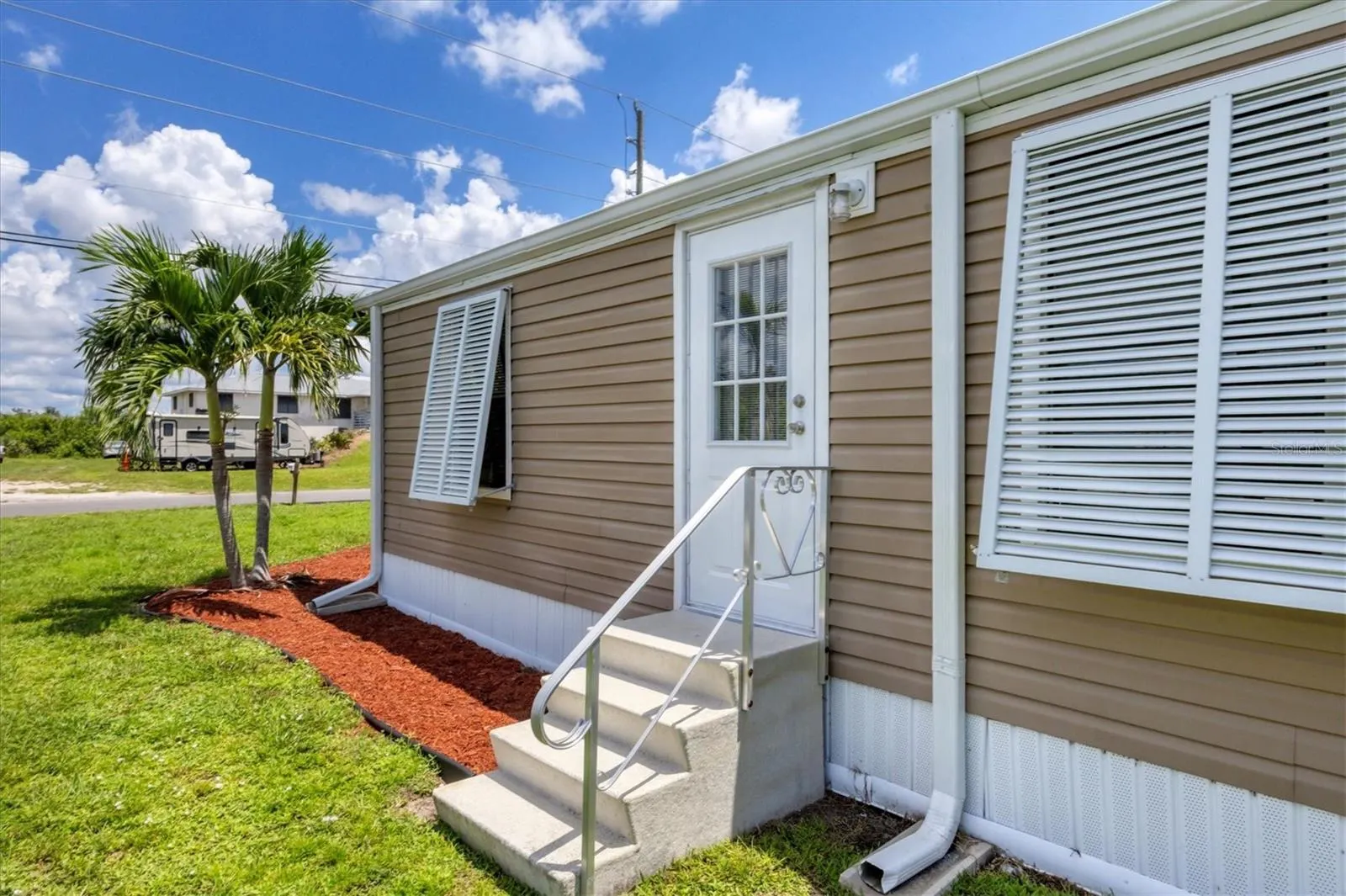 1200 SEAHORSE LN