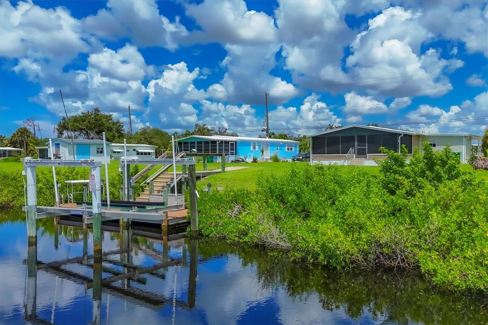 1200 SEAHORSE LN