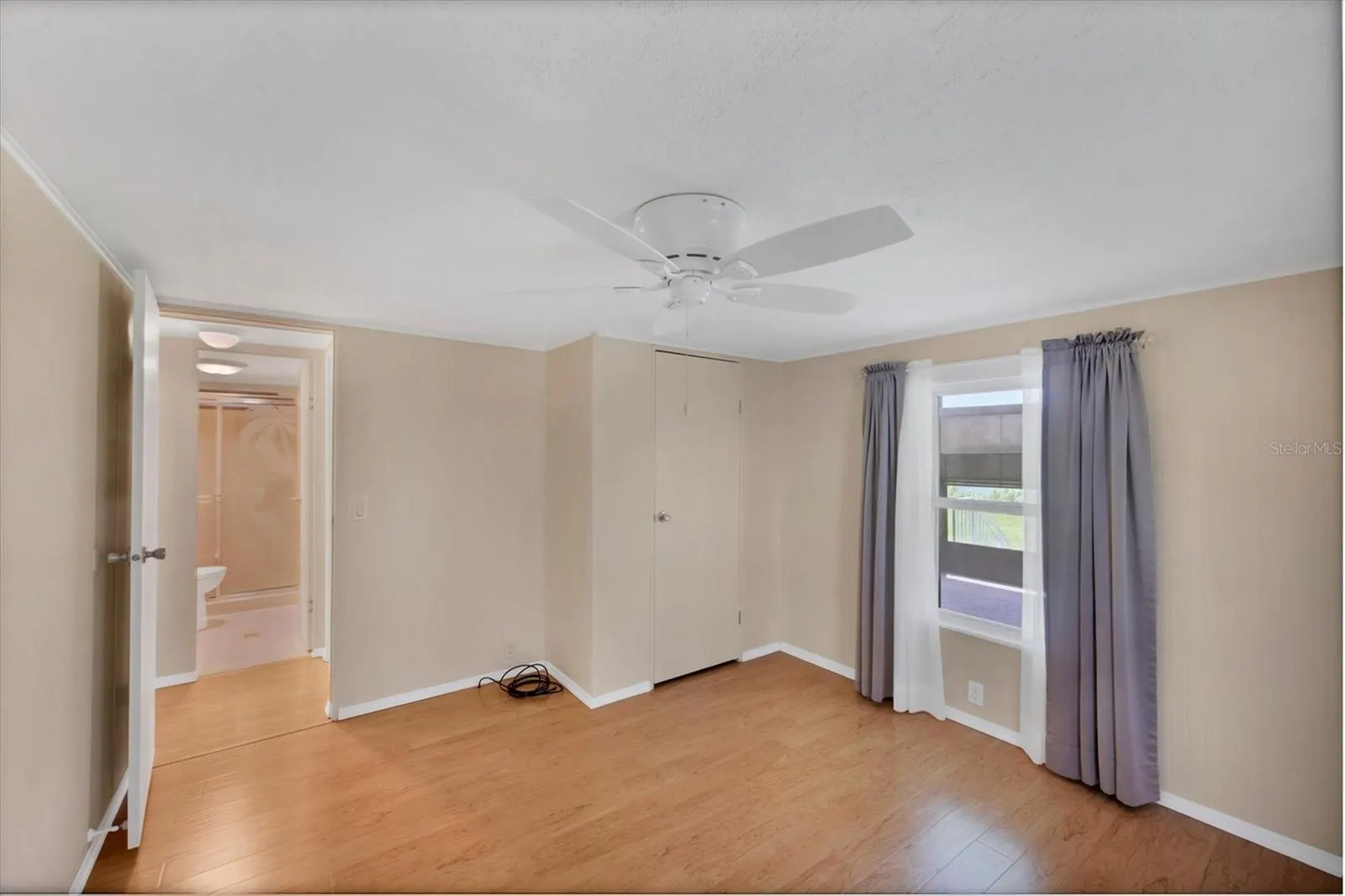 1200 SEAHORSE LN