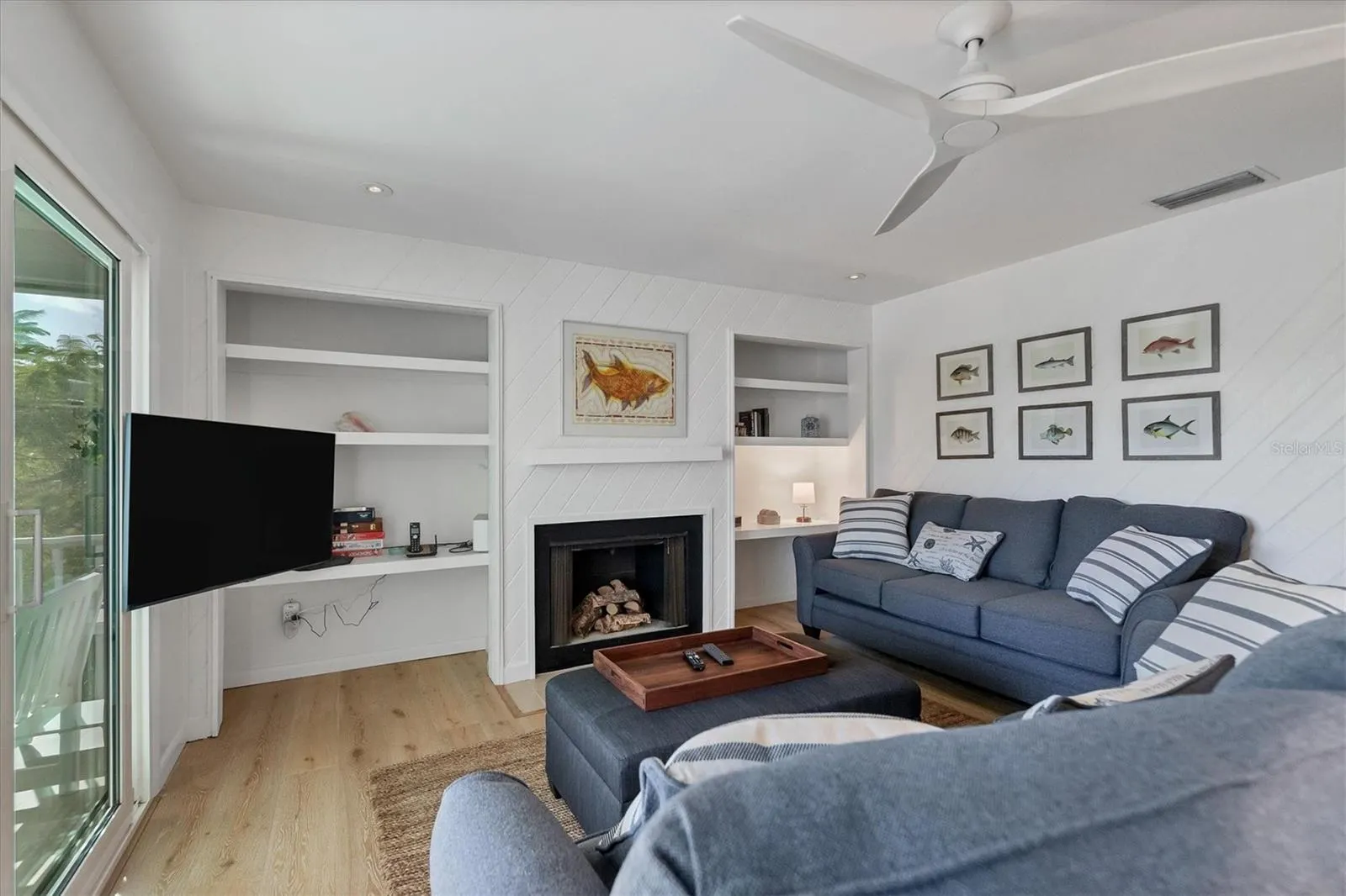 261 LEE AVE