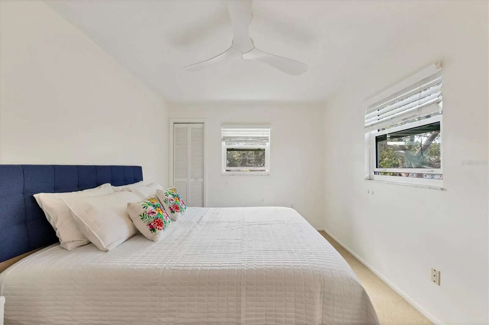 261 LEE AVE