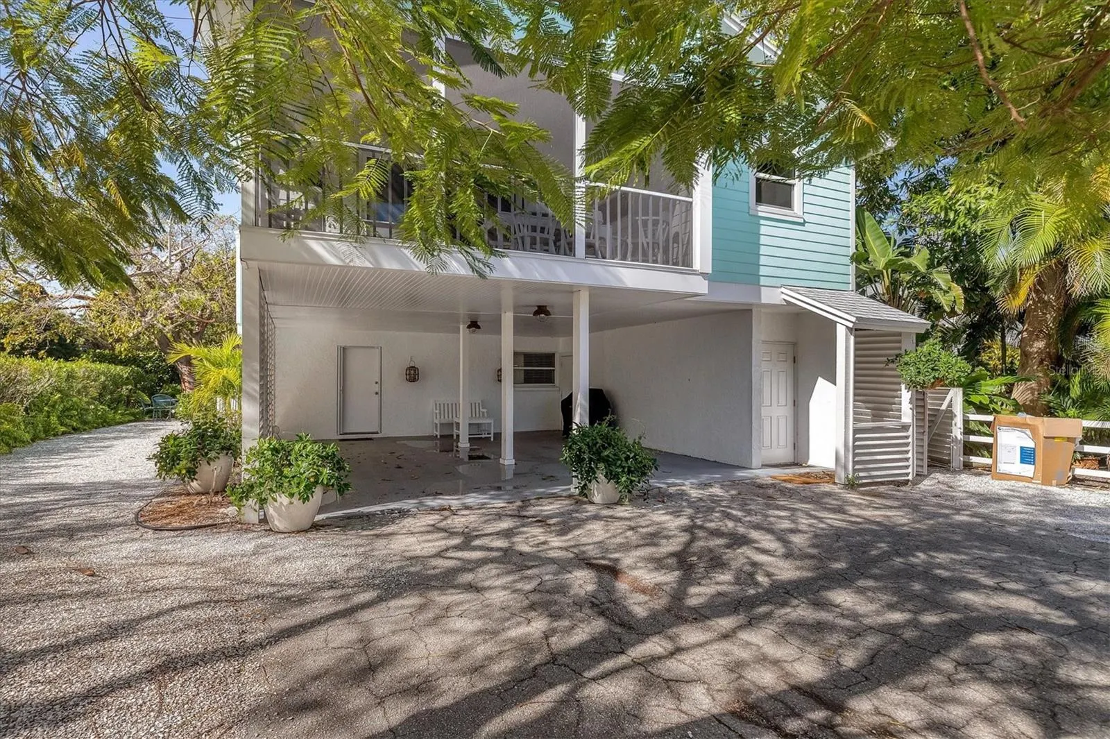 261 LEE AVE