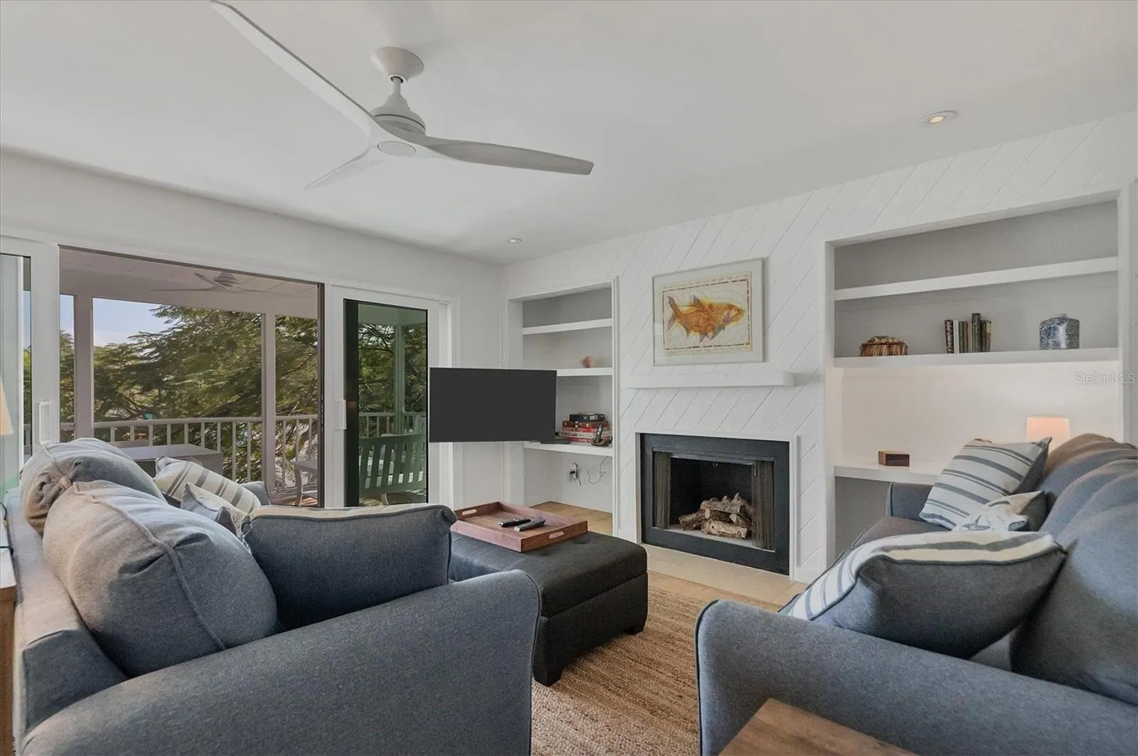 261 LEE AVE