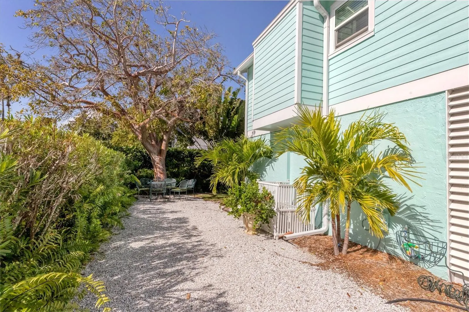 261 LEE AVE
