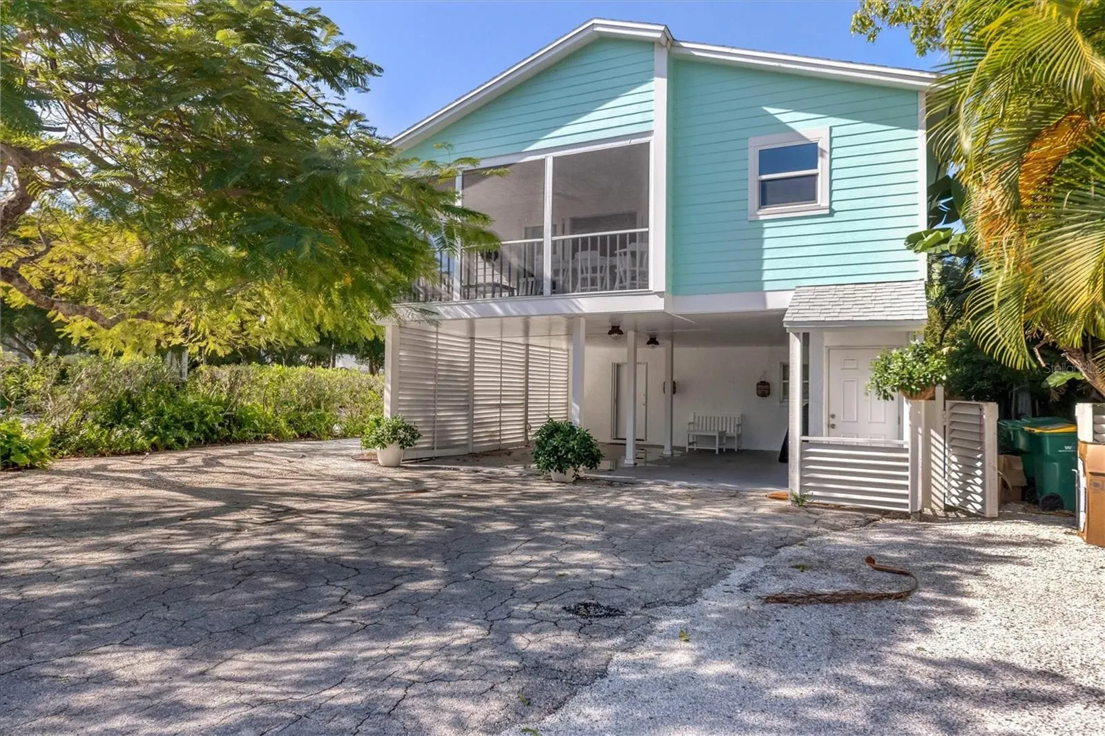 261 LEE AVE