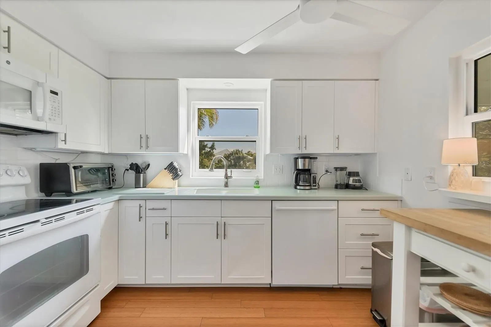 261 LEE AVE