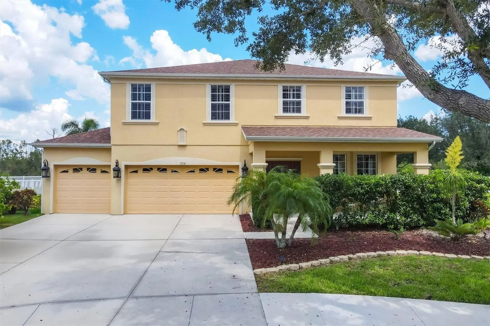 1714 BOTTLEBRUSH WAY