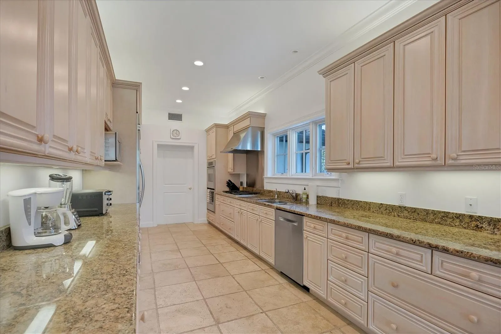 1031 10TH ST W