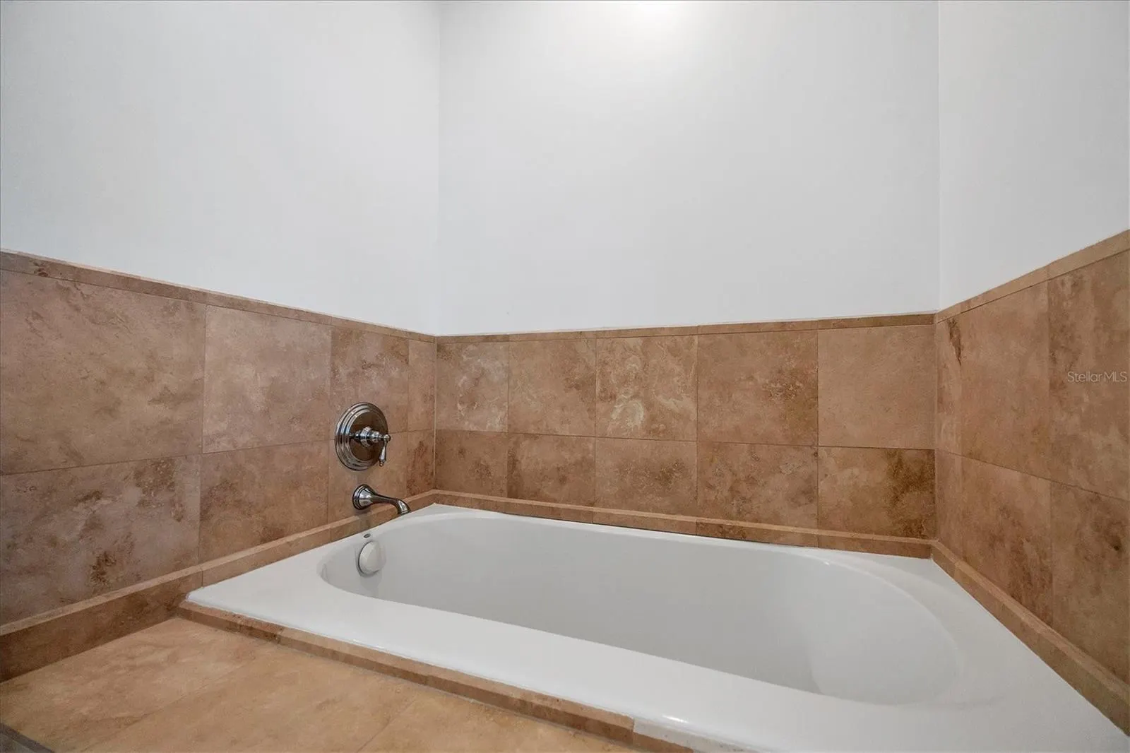 1031 10TH ST W