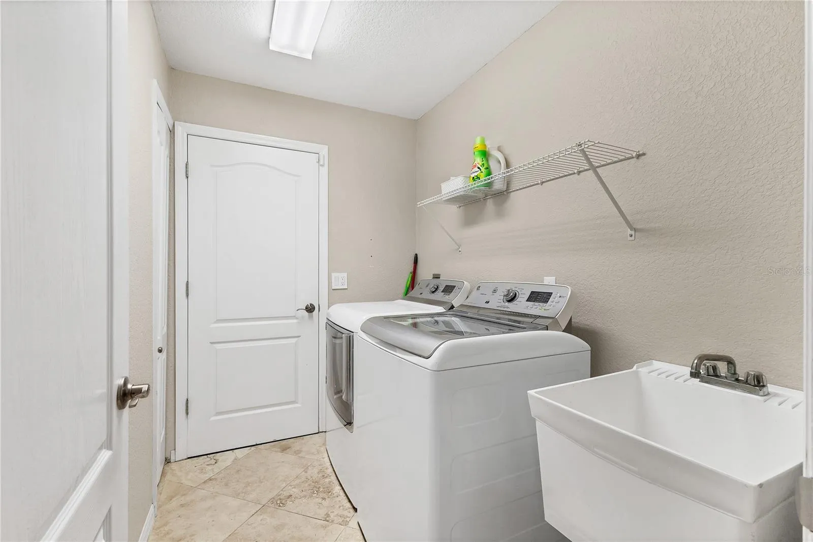 39 PINE VALLEY CT