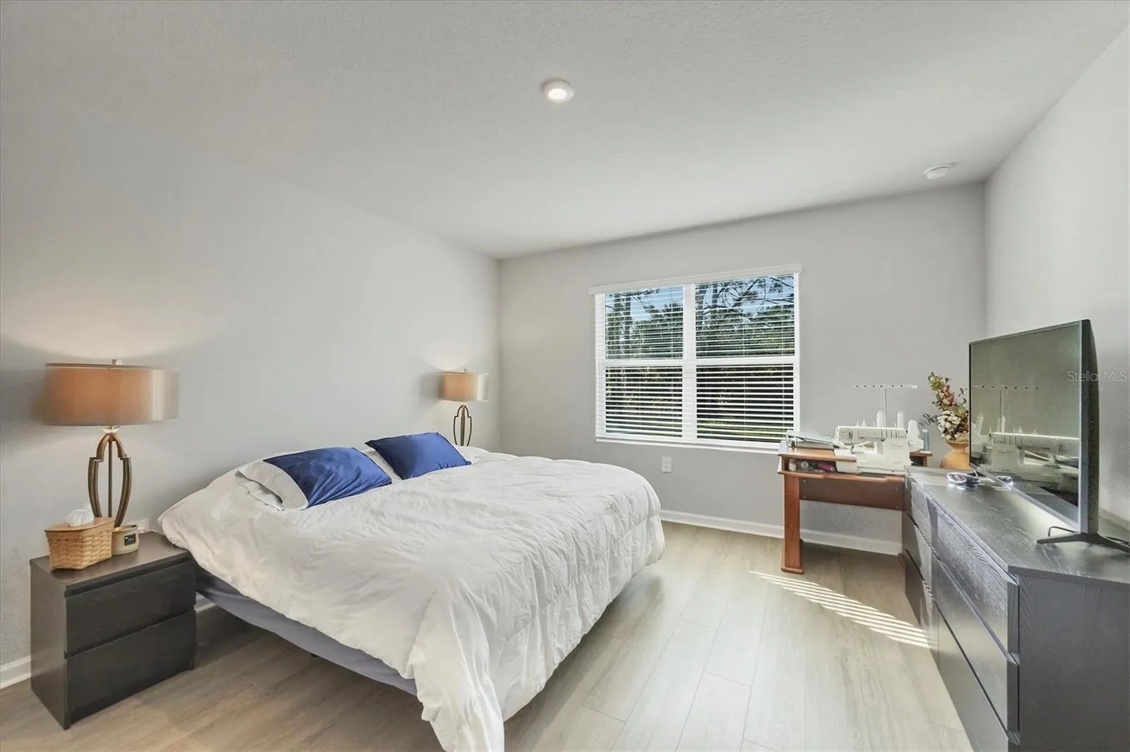 1958 W PALMS DR