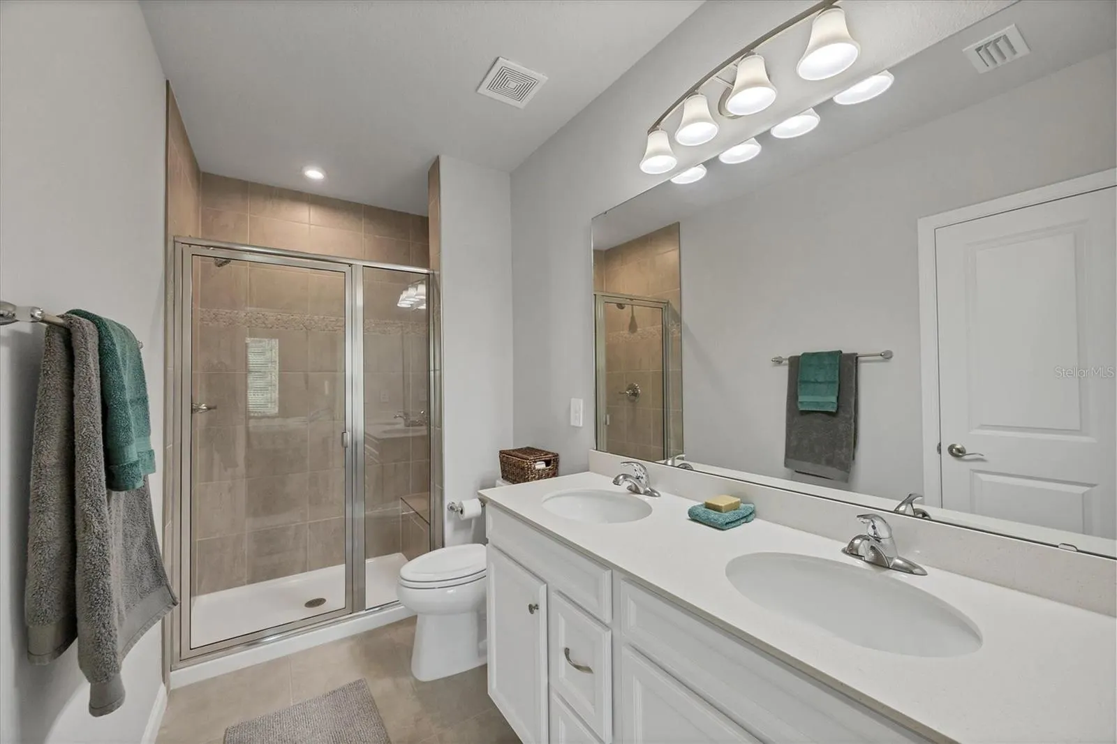 1958 W PALMS DR