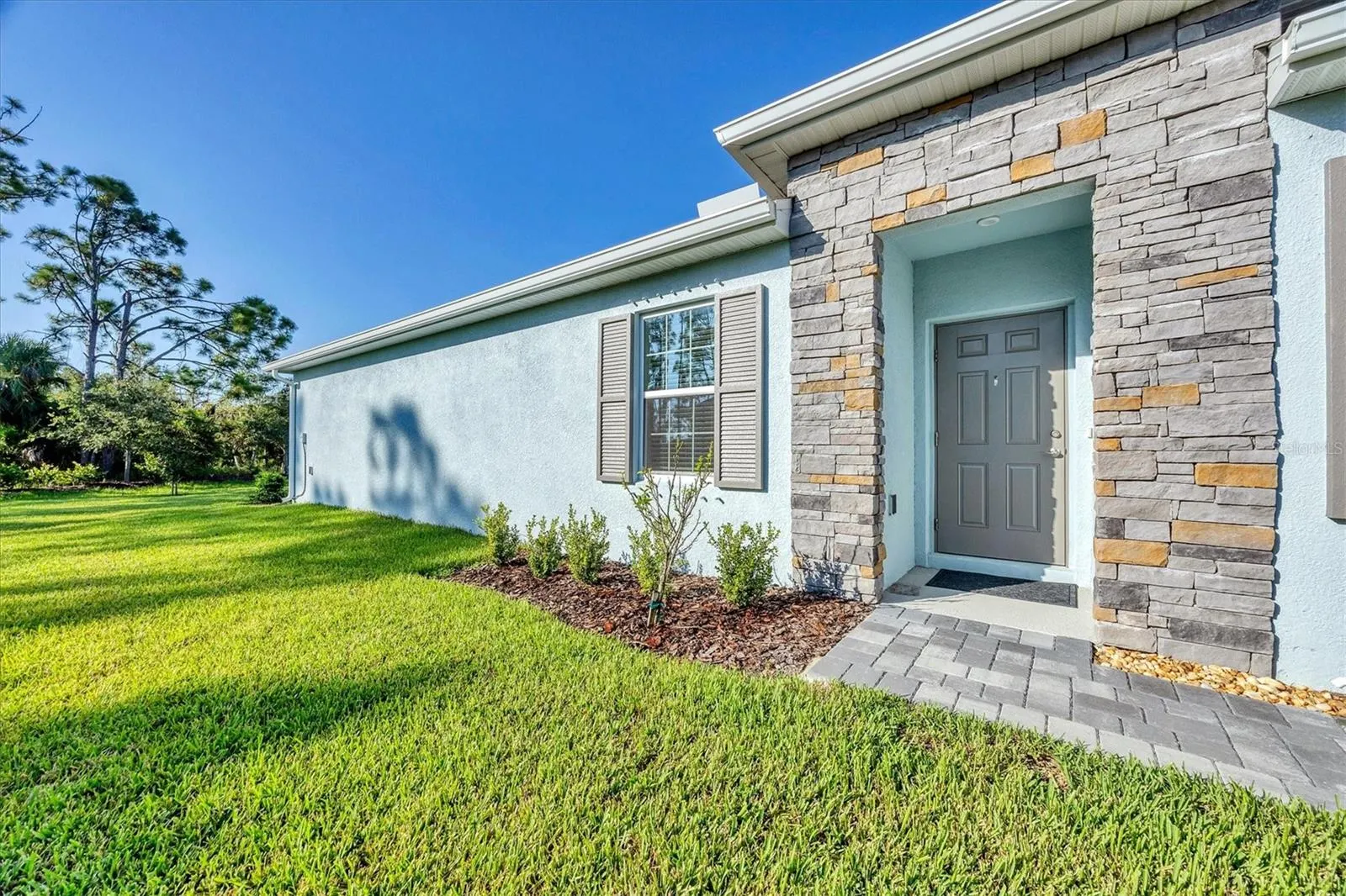 1958 W PALMS DR