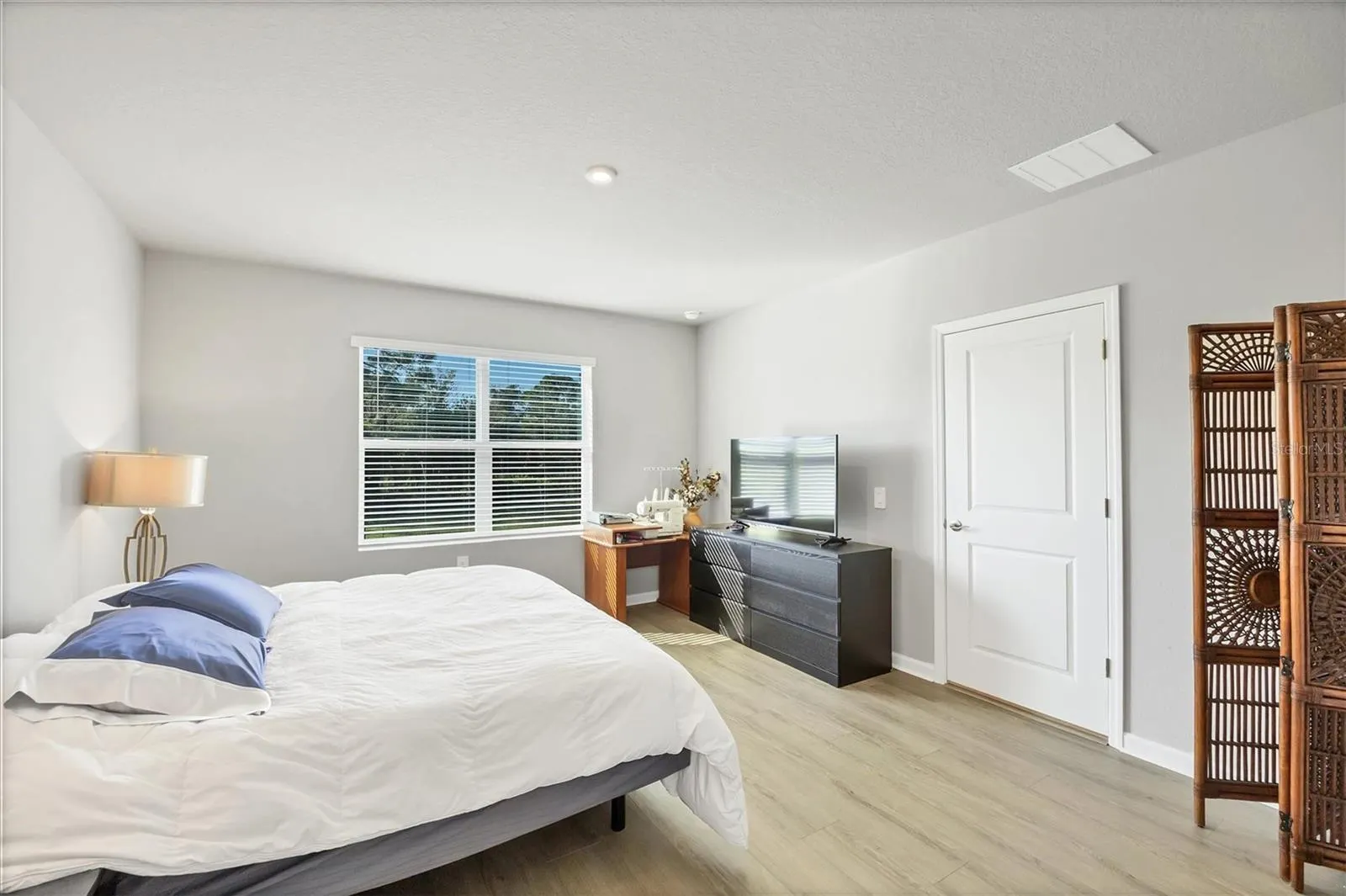 1958 W PALMS DR