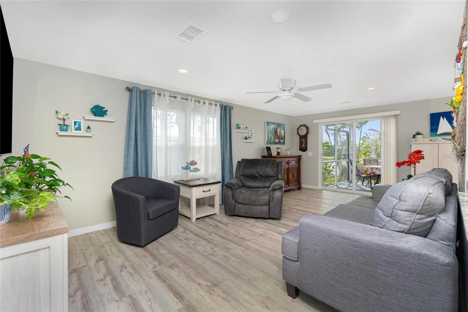 44 N ESPLANADE ST