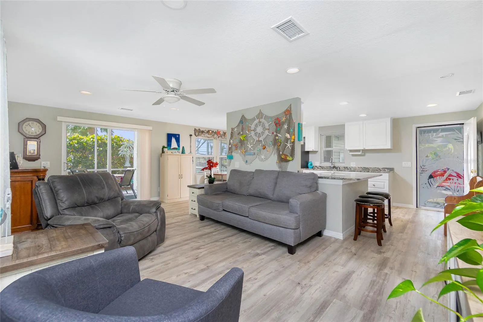 44 N ESPLANADE ST