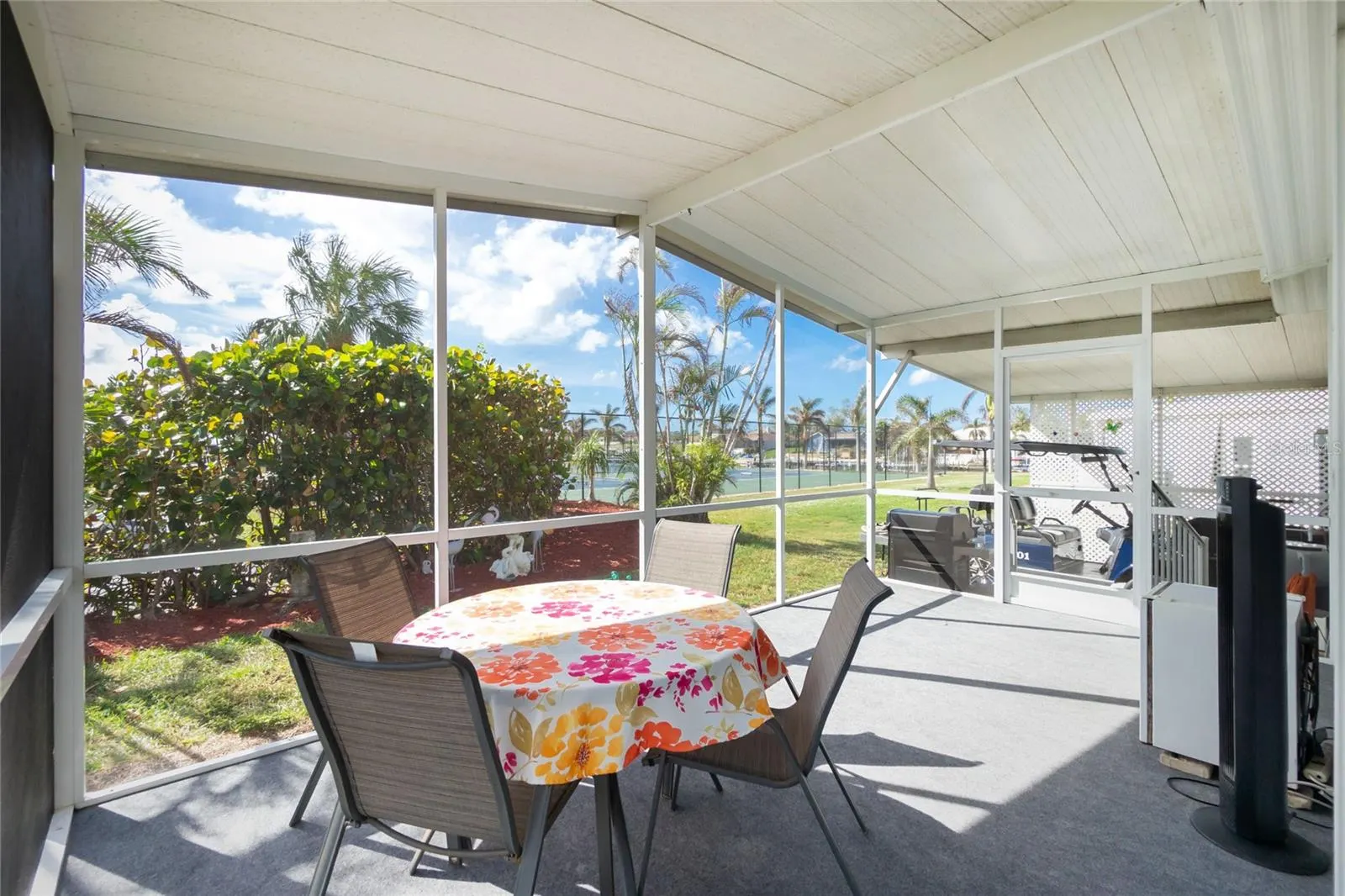 44 N ESPLANADE ST