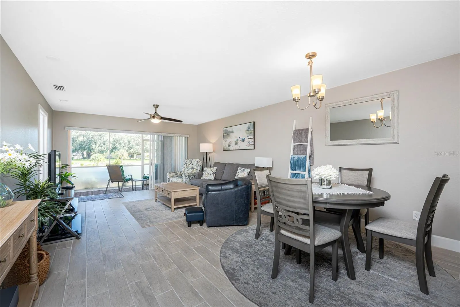 1091 LIVE OAK CIR #102, #102